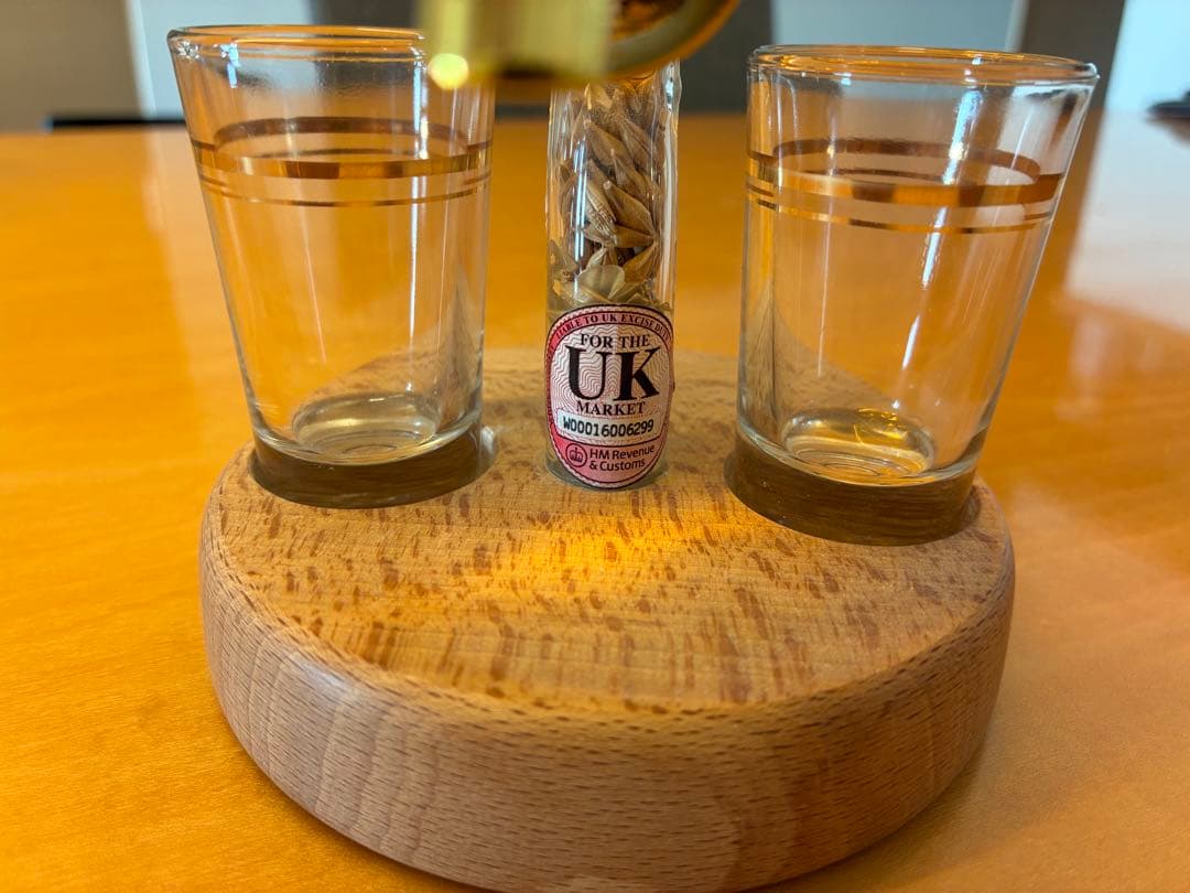 スコッチ　ハンドメイドサーバー入り　2グラス付き