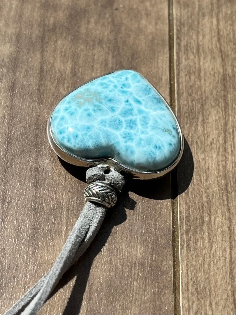 天然石ラリマー☆ハート型ペンダントトップ☆両面美しい模様！入り☆革紐付き