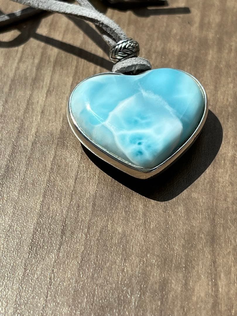 天然石ラリマー☆ハート型ペンダントトップ☆両面美しい模様！入り☆革紐付き