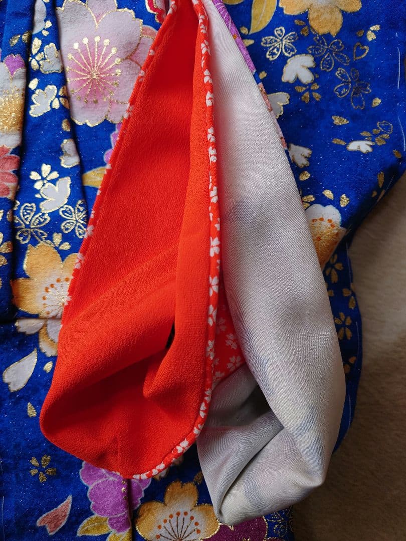 華やかなお振袖　市松人形　着物　12号42cm　　縮緬の帯付き　袷　袖2枚　桜